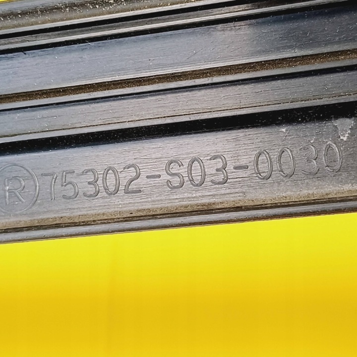 MOULURE PORTES DROIT AVANT HONDA CIVIC VI RESTYLAGE 3D 75302S030030 NR450