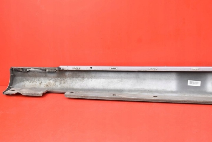 REVÊTEMENT SEUIL DROITE ARGENTÉE A2096900440 MERCEDES CLK W209 COUPÉ 02-05