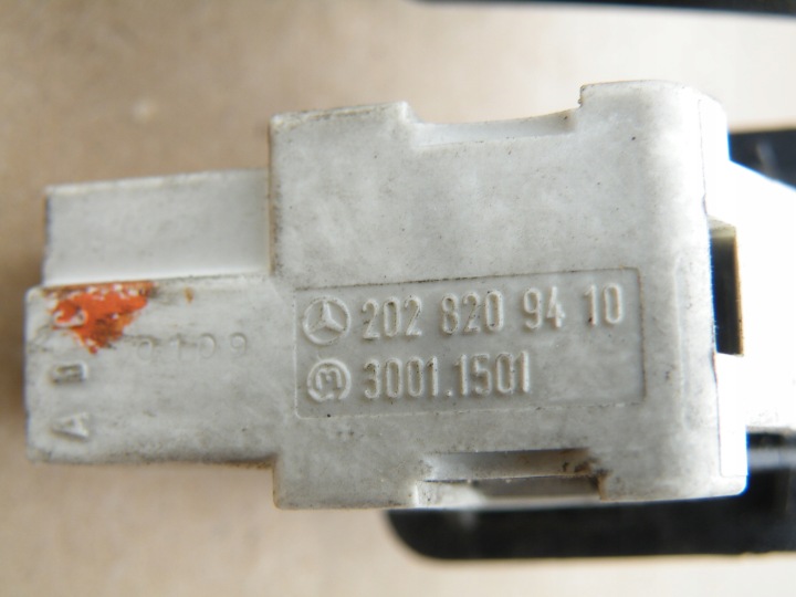 MERCEDES W202 W203 W210 W211 W163 CAPTEUR PORTES KRANCOWKA 2028209410
