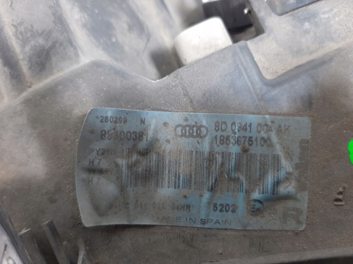 AUDI A4 B5 BERLINE 1.6 8V LIFT 00R PHARE DROIT AVANT LENTILLE 8D0941004AK