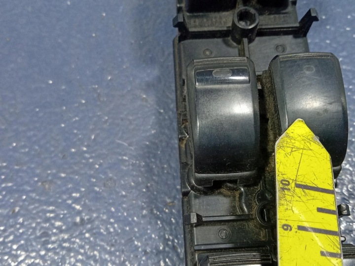 TOYOTA COROLLA VERSO I COMMUTATEUR PANNEAU VITRE AVANT GAUCHE 84040-13081