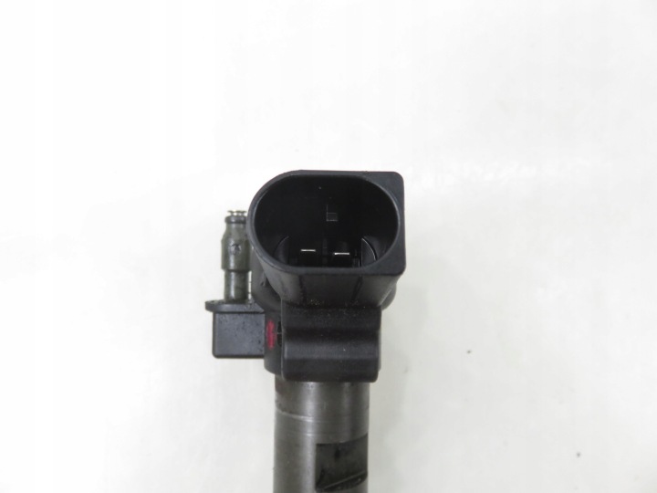 INJECTEUR AUDI A4 B8 2.0 TDI 0445116030 03L130277