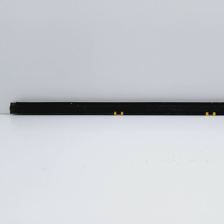 MOULURE RACLOIR DROIT AVANT NISSAN ALMERA TINO NR304