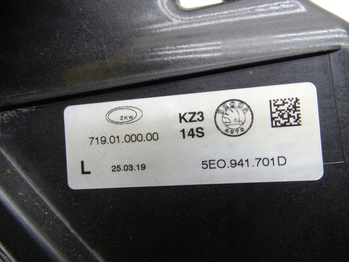 PROJECTEUR HALOGENOWY DROIT MGIELNY SKODA OE 5E0941701D
