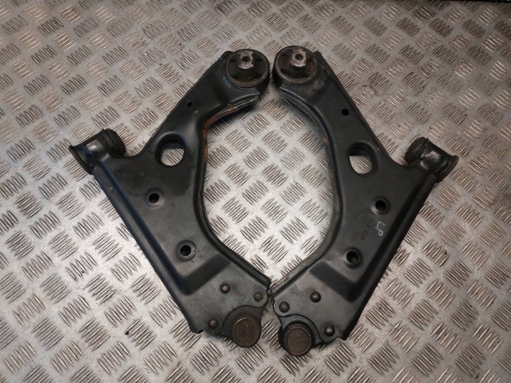 BRAS DE SUSPENSION GAUCHE AVANT DROIT AVANT FIAT PUNTO EVO ARM058