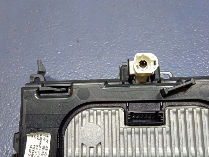 BMW 5 G30 G31 CHARGEUR INDUKCYJNA 6801509