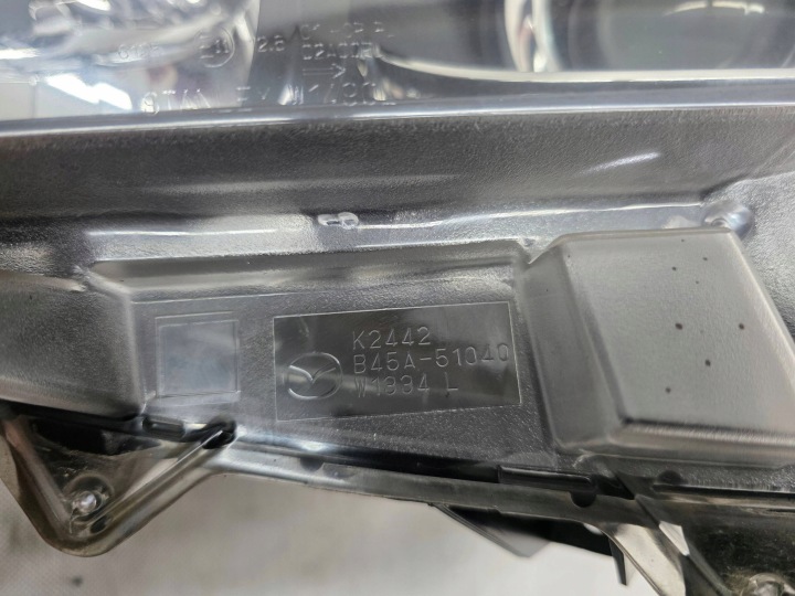 MAZDA 3 III 2014+ PHARE GAUCHE AVANT AVANT LENTILLE EUROPE B45A-51040