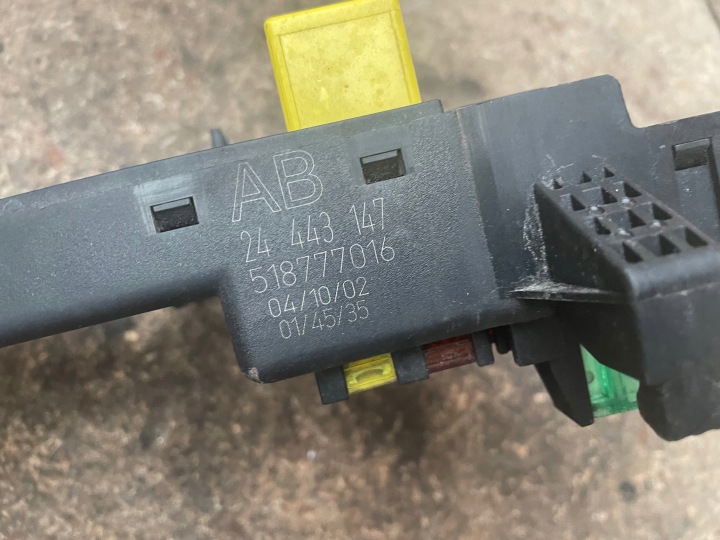 OPEL VECTRA C BOÎTE FUSIBLES MODULE