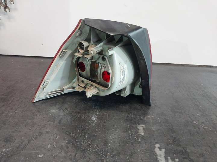 PHARE ARRIÈRE DROITE VOLKSWAGEN GOLF V 1K6945096D 89031823