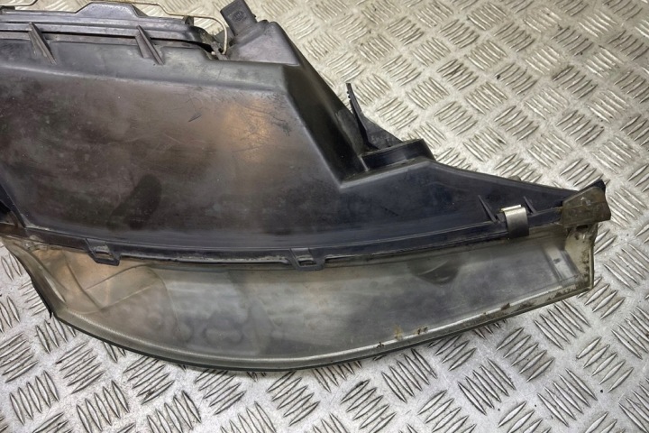 PHARE GAUCHE AVANT FORD FOCUS (DAW, DBW) 2M5113W030BD 1.6L GASOLINE 74KW