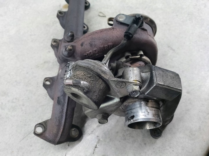 TURBINE AVEC COLLECTEUR CITROEN C4 I 9657603780 1.6 HDI