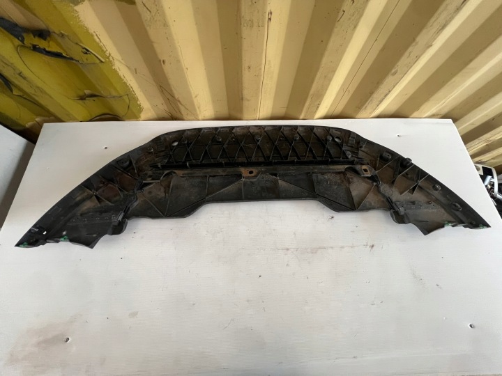 VOLVO V60 LIFT 13-18 PROTECTION PLAQUE INFÉRIEURE PARE-CHOCS AVANT AVANT 31352298