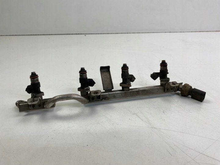 VW PASSAT MOULURE INJECTION 03C133317A 03C906039A