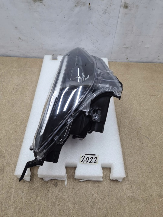 TOYOTA YARIS CROSS PHARE DROIT DROITE AVANT AVANT LENTILLE LED
