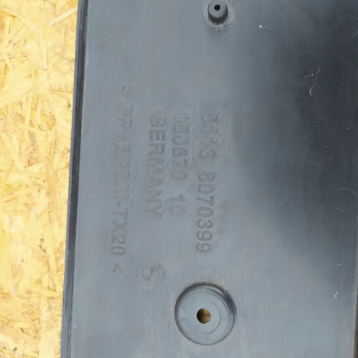 BMW 5 G30 G31 RONDELLE CHÂSSIS CADRE DE PLAQUE D'IMMATRICULATION 8070399