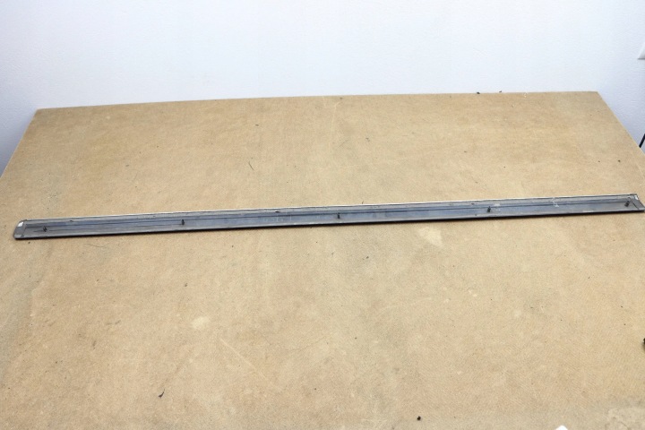 VW PASSAT B5 RESTYLAGE MOULURE PORTES DROITE AVANT AVANT CHROME LB5N 3B0853516C