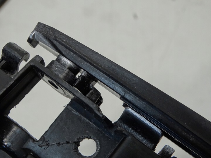 FIXATION PARE-CHOCS GAUCHE AVANT OPEL OE 13368872 GLISSIÈRE PARE-CHOCS