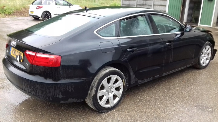 AUDI A5 TUYAU AQUATIQUE 2011 2.0L 8K0122293F