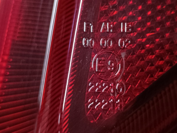 KIA XCEED X-CEED PHARE ANTIBROUILLARD GAUCHE ARRIÈRE 92405-J7300