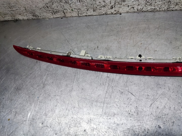 MERCEDES C CLASSE W204 LIFT UNIVERSEL TROISIÈME LANTERNE STOP DANS COUVERCLE DE COFFRE A2049062601