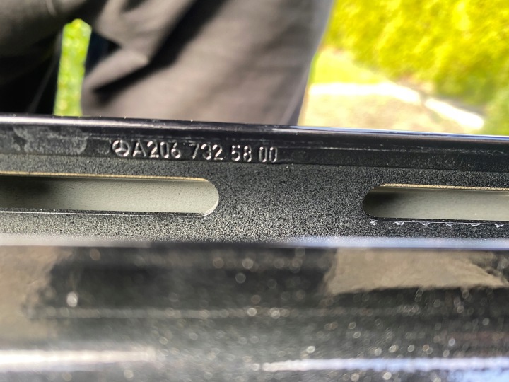 MERCEDES 206 C CLASSE PORTES DROIT BERLINE 2067327600 ORIGINAL