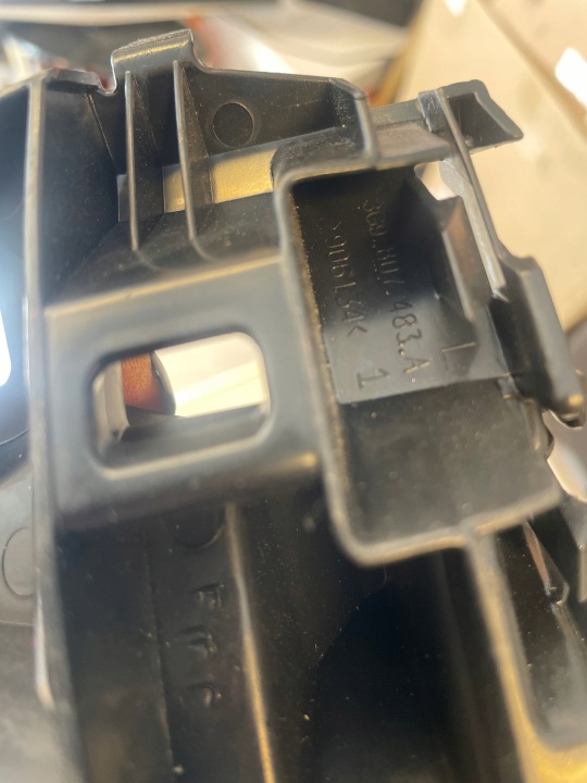 GLISSIÈRE FIXATION PARE-CHOCS DROIT GAUCHE ARRIÈRE PASSAT B8 3G9807484A 3G9807483A