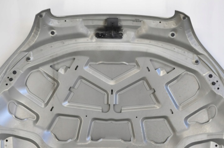 AUDI TT 8J3 CAPOT COUVERCLE CHAMBRES MOTEUR