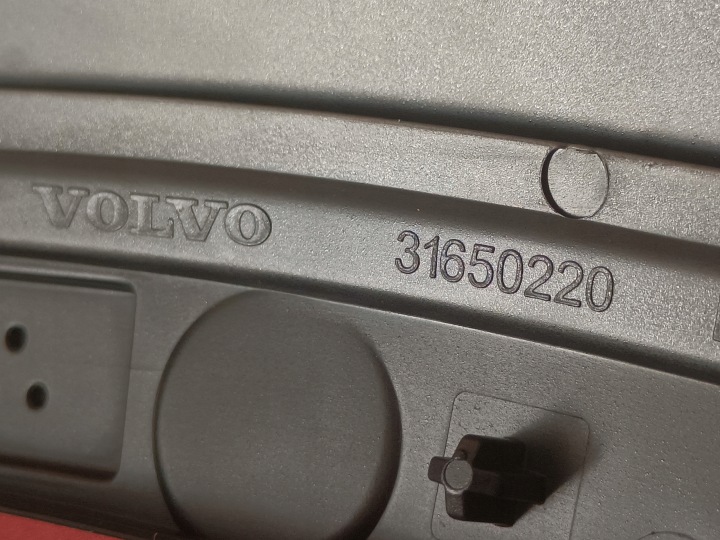 VOLVO XC60 II 18- MOULURE REVÊTEMENT GARDE-BOUE DROIT ARRIÈRE NEUF 31650220 (R2)
