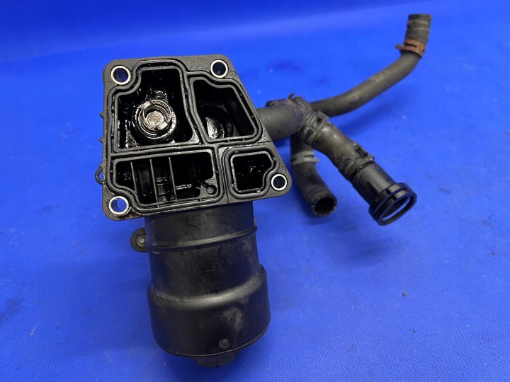AUDI A4 A5 Q5 A6 2.0 TDI SUPPORT FILTRE HUILES 03L115389E 03L117021D 46