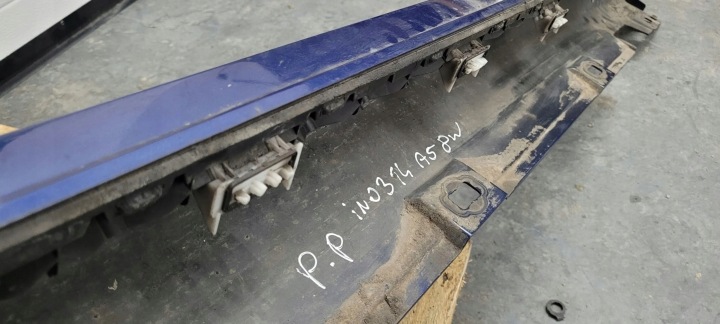 A5 8W MOULURE SEUIL DROITE DROIT AVANT LX5Q 8W6853860
