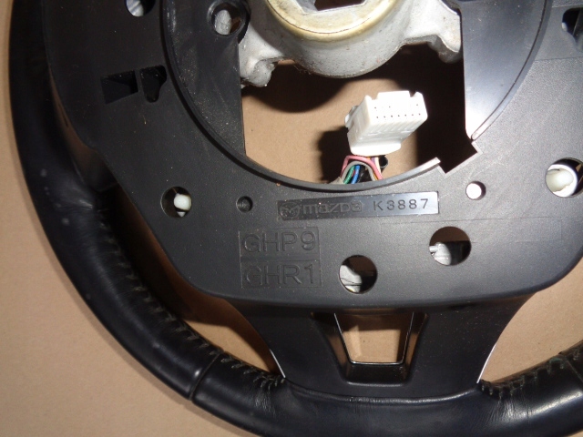 VOLANT MULTIFONCTIONNELLE MAZDA 6 GJ 12-