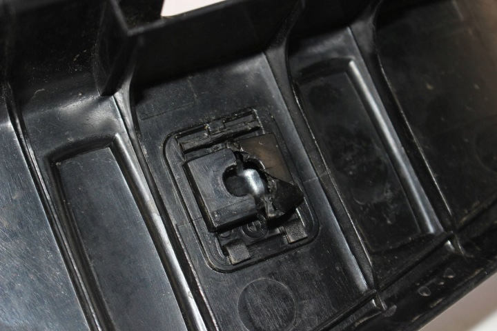 BMW X3 E83 ARRIÈRE PROTECTION COURROIE COUVERCLES DE COFFRE 7049045