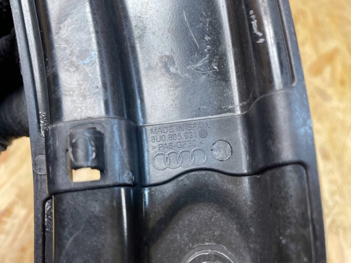 FIXATION SUPPORT PANNEAU AVANT PHARES AVANT GAUCHE AUDI Q3 I 8U 8U0805931