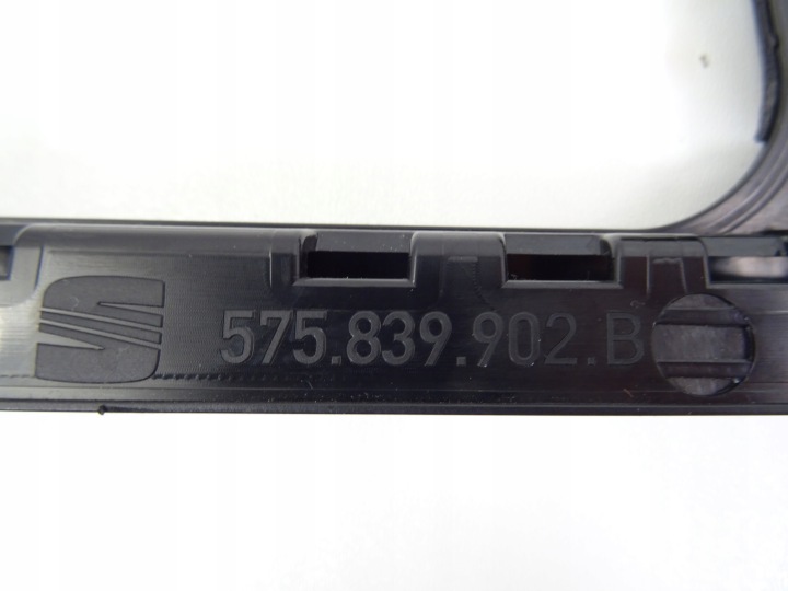 ATECA MOULURE PROTECTION MONTANTS ARRIÈRE DROITE 575839902B