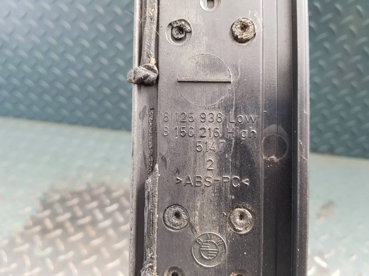 MOULURE PROTECTION INTÉRIEURE SEUIL DROITE ARRIÈRE 8 125 938 BMW 7 E38