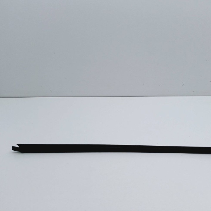 MOULURE PARE-BRISE DROIT AVANT AUDI A4 B5 UNIVERSEL NR261