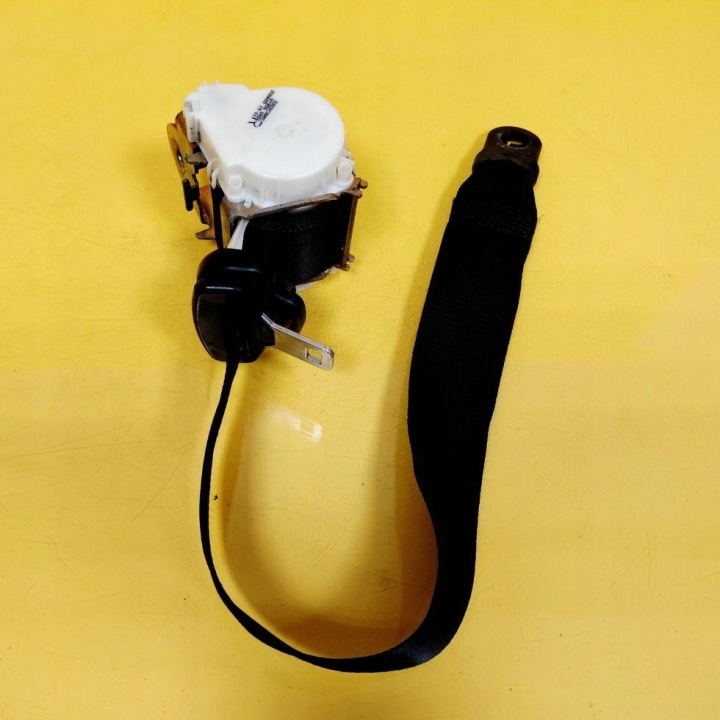 CEINTURE DE SÉCURITÉ DROIT AVANT FORD FOCUS 4M51A61294AK NR1851