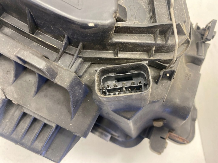 PHARE AVANT GAUCHE XÉNON BMW 1 E87 7170291