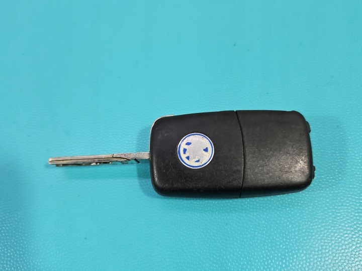 CONTACTEUR D'ALLUMAGE CLÉ SEMELLE VW POLO IV 9N 4B0905851Q