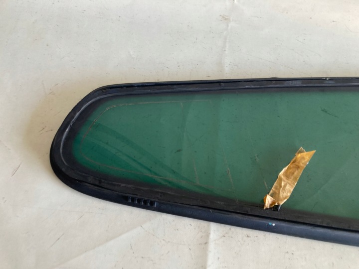 VOLKSWAGEN SCIROCCO III VITRE CARROSSERIE GAUCHE ARRIÈRE 1K8845041N