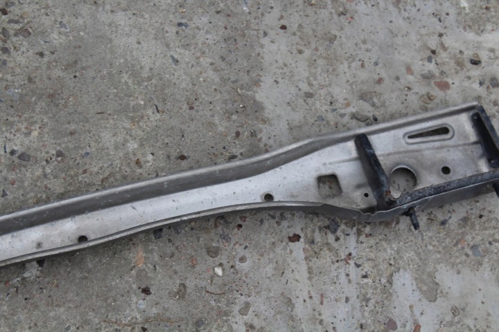 GLISSIÈRE CENTRAL PARE-CHOCS ARRIÈRE SUBARU FORESTER II SG 2.5XT