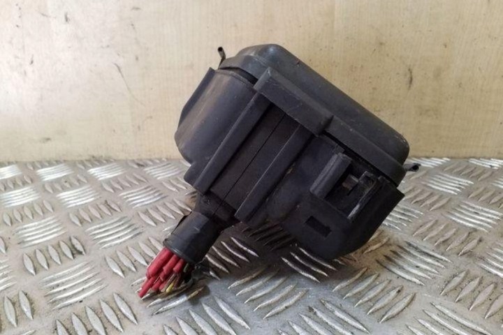 BOÎTE FUSIBLES VOLVO S70 (LS) 9128576 2.5L DIESEL 103KW 1998