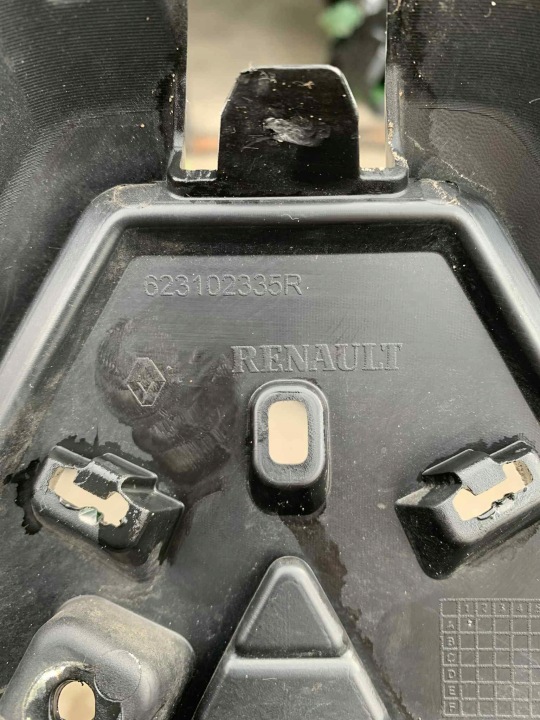 RENAULT CAPTUR 13- GRILLE CALANDRE AVANT 623102335R CHROME