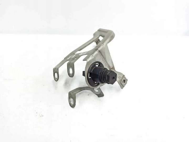 FIXATION AVANT GAUCHE GARDE-BOUE BMW 5 (F10) 718375204 34315036 2.0L