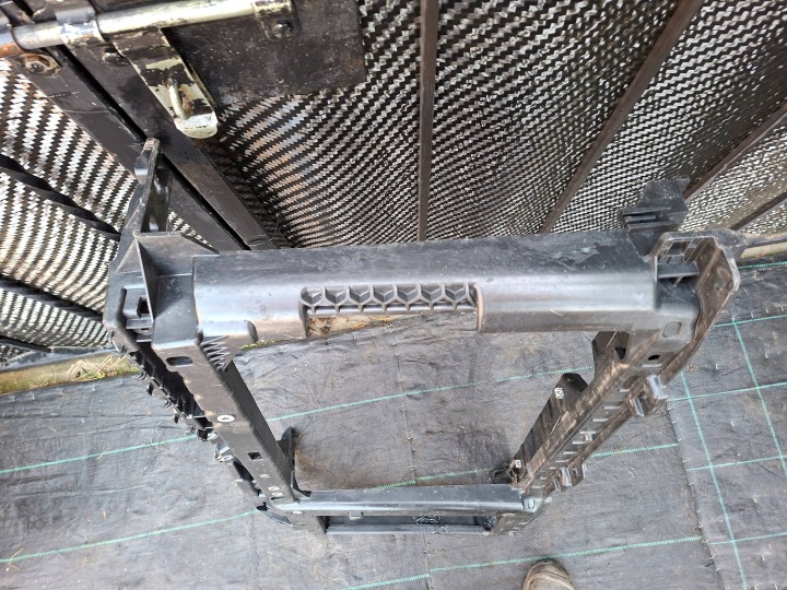 SUPPORT PANNEAU AVANT PEUGEOT 208 II 9863392280