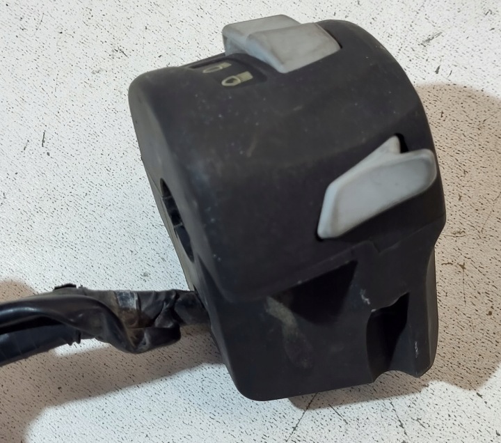 COMMUTATEUR GAUCHE FEUX 667957 PIAGGIO X10 X-10 125 350 500 2012-2016R