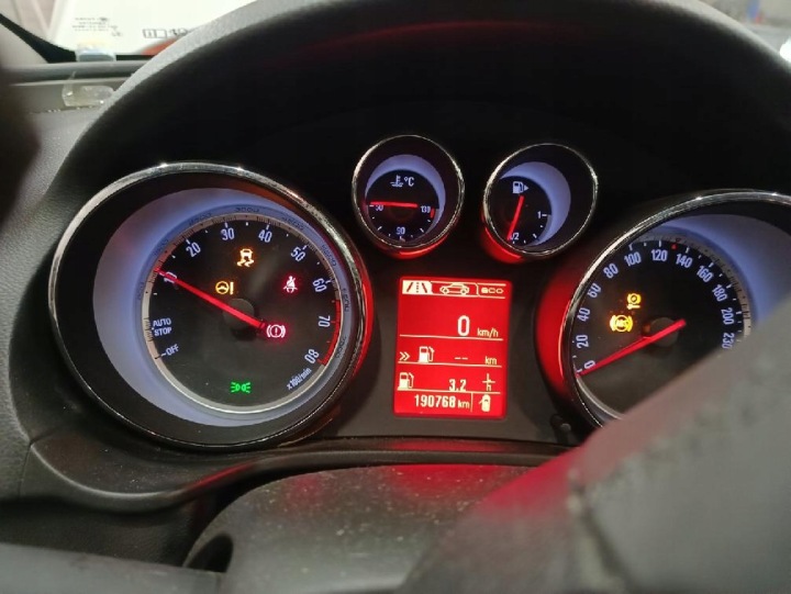 OPEL INSIGNIA BOÎTE FUSIBLES 2013 1.4L 13587628