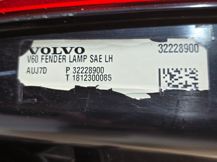 VOLVO V60 II 2018- PHARE ARRIÈRE GAUCHE LED