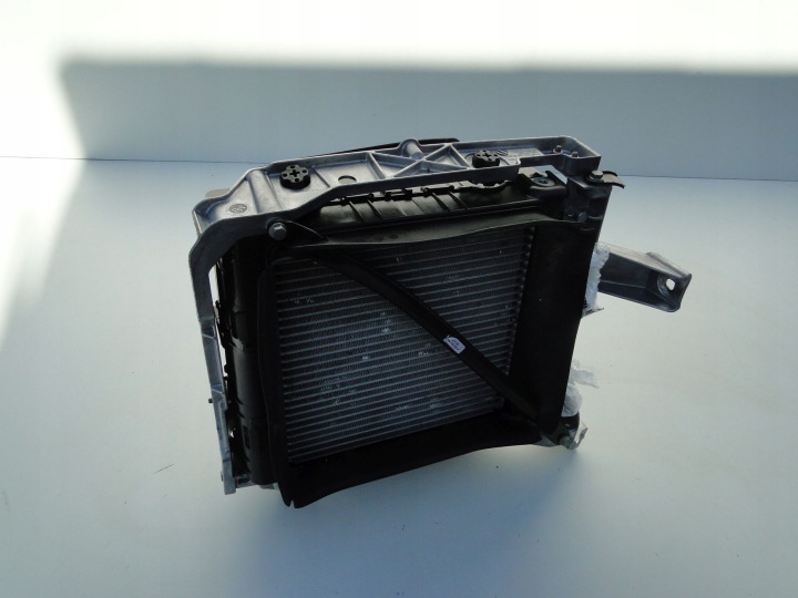 MERCEDES RADIATEUR HUILEUX DANS PASSAGE DE ROUE DROIT AMG GT 192 SL 232
