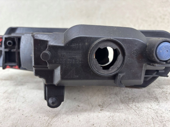 BMW 1 E81 E87 PHARES ANTIBROUILLARD AVANT DROIT AVANT 7181288